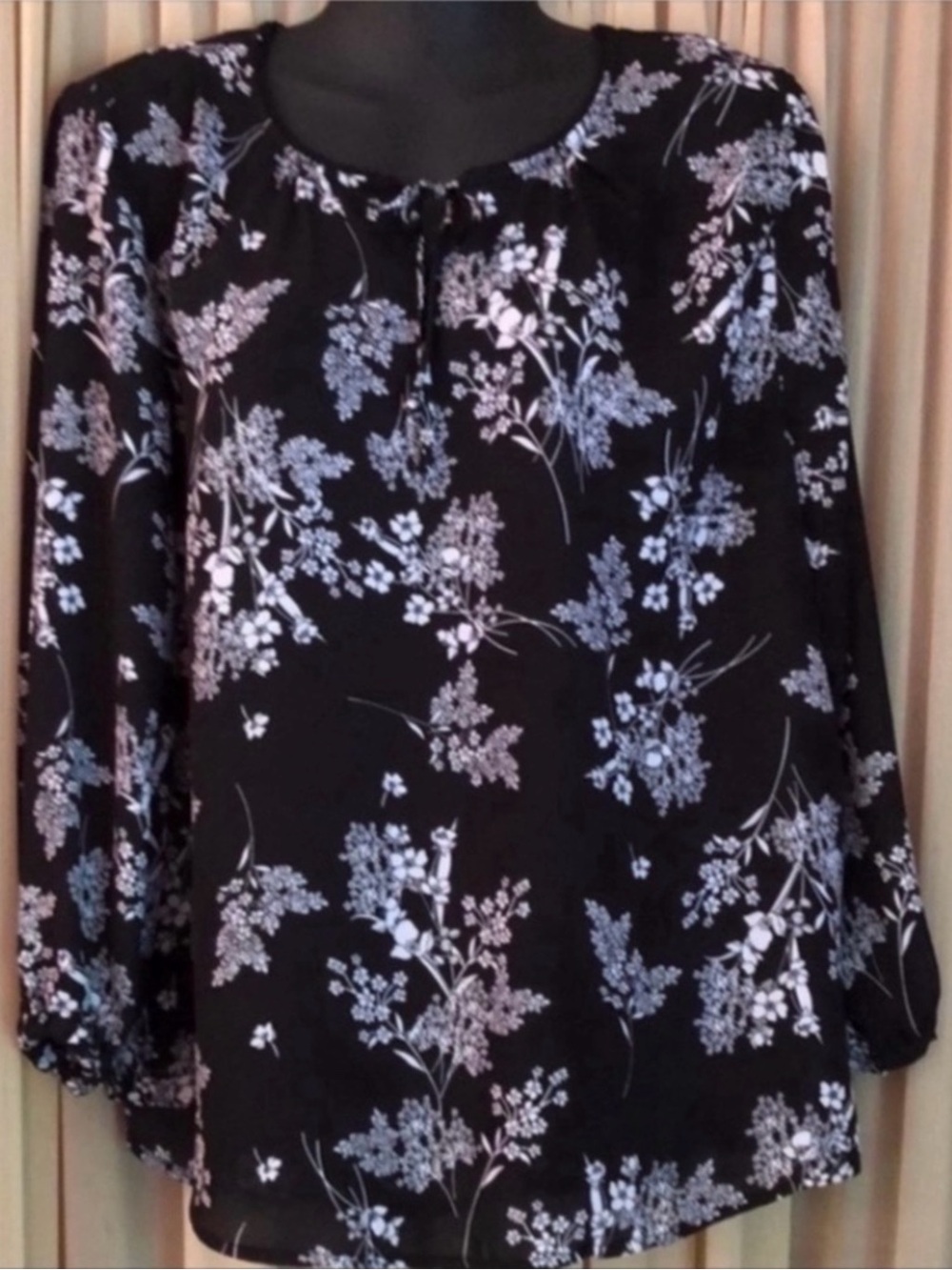 Beautiful Black/White Floral XL Alfani Blouse